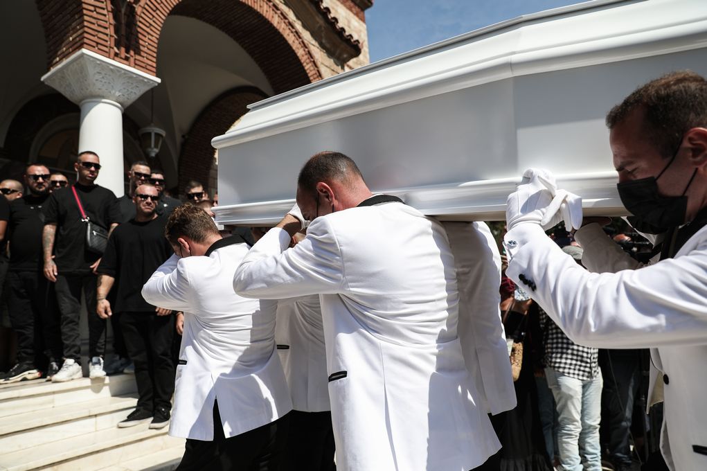 «Λύγισε» η Ελένη Φουρέιρα στην κηδεία του Mad Clip