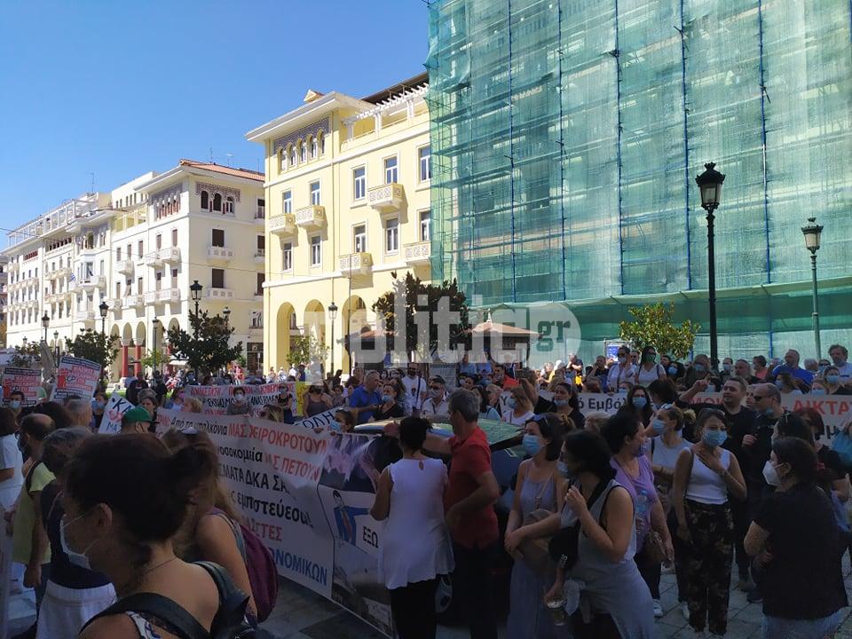 Ένταση στην πορεία των υγειονομικών στο κέντρο της Θεσσαλονίκης (vids&pics)