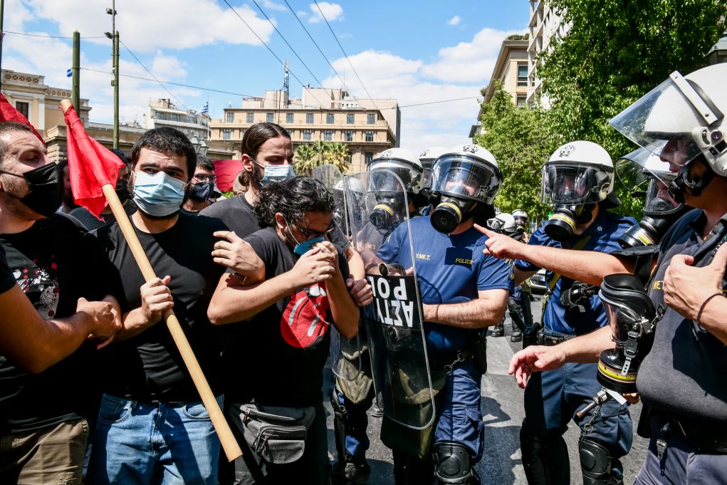 Ένταση και χημικά στο πανεκπαιδευτικό συλλαλητήριο στην Αθήνα (vids)